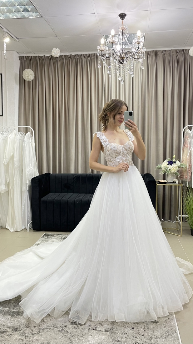 Свадебное платье Tiffany а-силуэт (принцесса) белое, из фатина, длинное, в пол, пышное, подходит беременным, фото, коллекция 2024