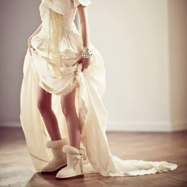 Угги  идеальная зимняя обувь для невесты. Фото 1