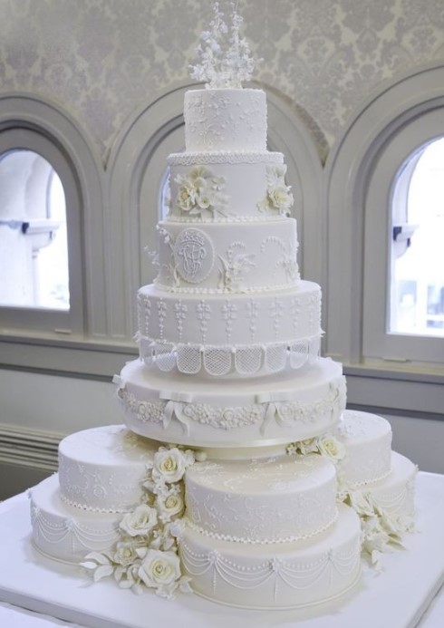 Тренды на свадебные торты 2023 году. Фото 35