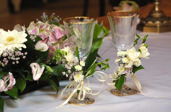 8 способов украсить свадебные бокалы. Фото 12