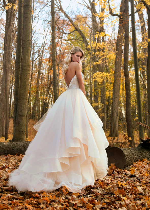 Как выбрать свадебное платье на осеннюю свадьбу. Фото 11