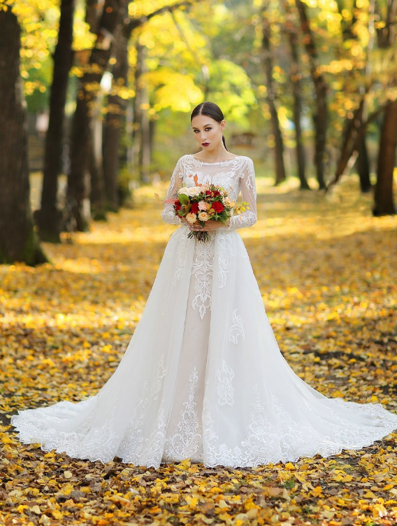 Как выбрать свадебное платье на осеннюю свадьбу. Фото 24