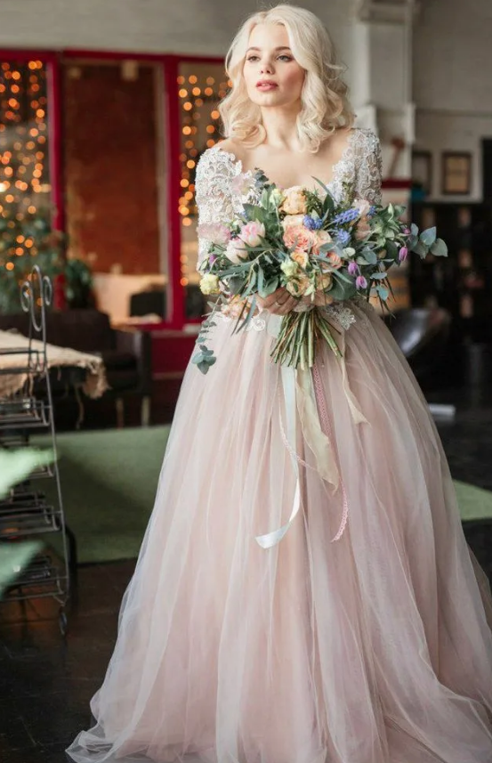 Свадебные платья розового цвета 2023. Фото 19