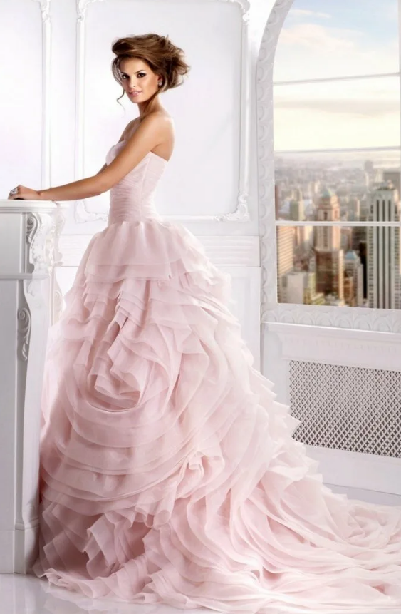 Свадебные платья розового цвета 2023. Фото 21