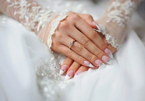 Дизайн ногтей на свадьбу для невесты: популярные идеи в 2023