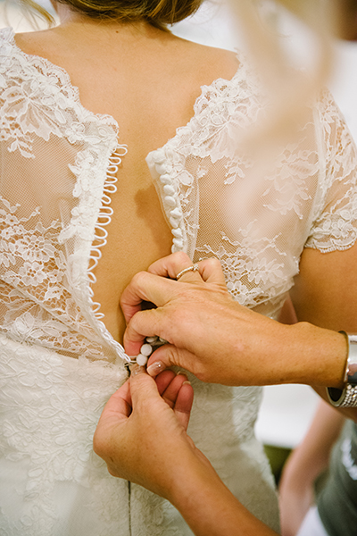 Сборы жениха и невесты: как превратить это в увлекательную фотосессию. Фото 10