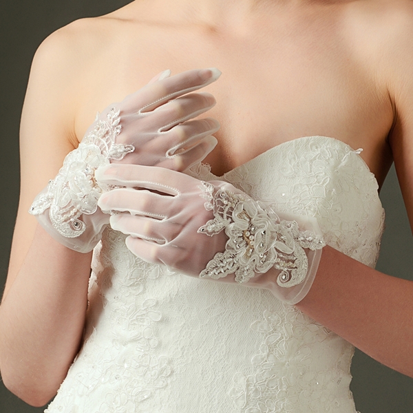 Свадебные перчатки, или Как создать законченный и элегантный образ невесты. Фото 11