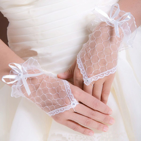 Свадебные перчатки, или Как создать законченный и элегантный образ невесты. Фото 12