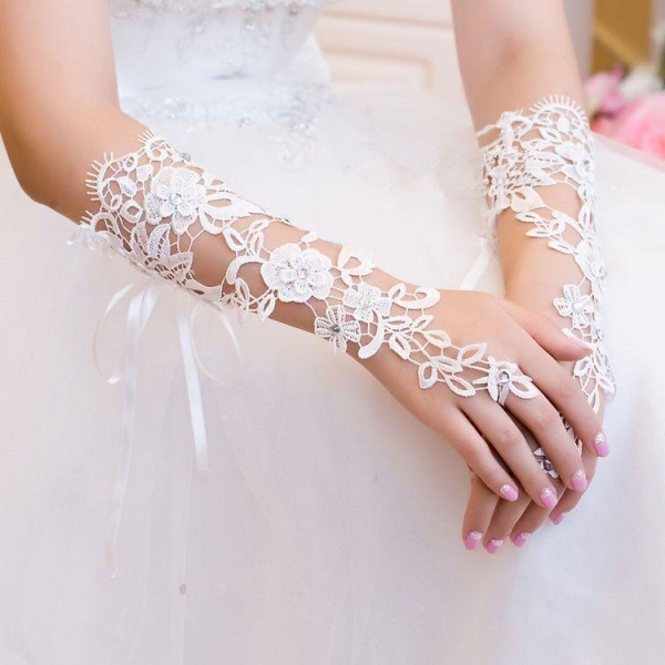 Свадебные перчатки, или Как создать законченный и элегантный образ невесты. Фото 14