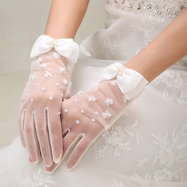 Свадебные перчатки, или Как создать законченный и элегантный образ невесты. Фото 15