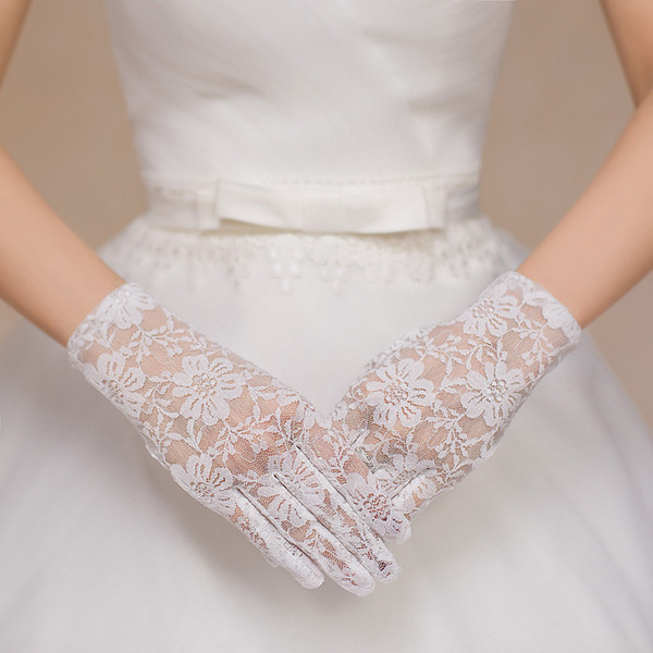 Свадебные перчатки, или Как создать законченный и элегантный образ невесты. Фото 17