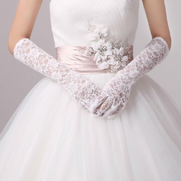 Свадебные перчатки, или Как создать законченный и элегантный образ невесты. Фото 4
