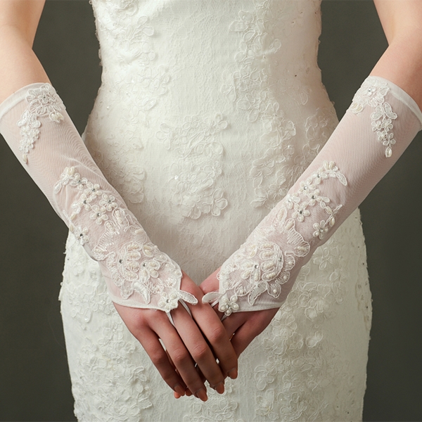 Свадебные перчатки, или Как создать законченный и элегантный образ невесты. Фото 5