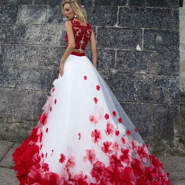 Бело-красное свадебное платье: новый взгляд на традиционный наряд невесты. Фото 1