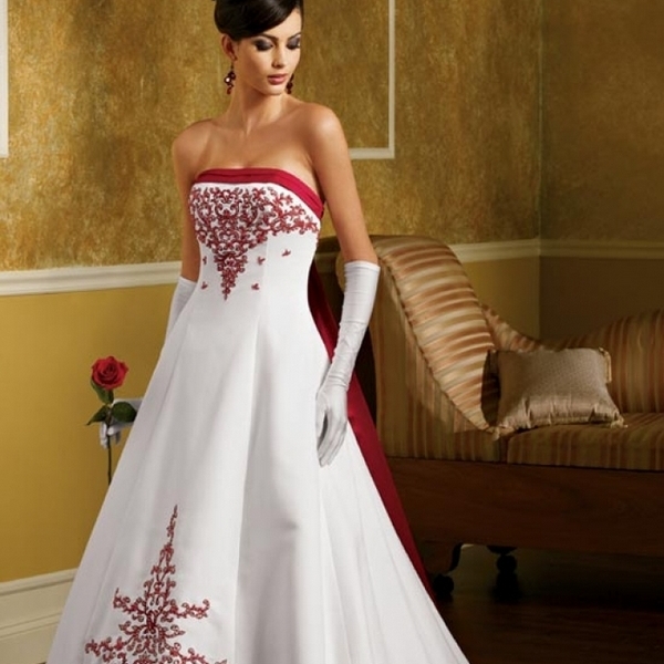 Бело-красное свадебное платье: новый взгляд на традиционный наряд невесты. Фото 5