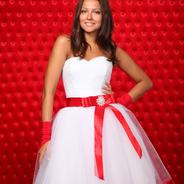 Бело-красное свадебное платье: новый взгляд на традиционный наряд невесты. Фото 6