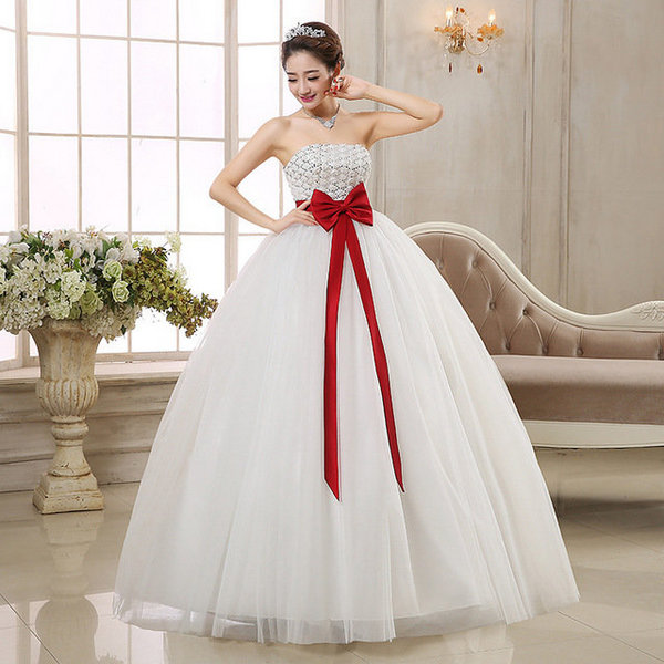Бело-красное свадебное платье: новый взгляд на традиционный наряд невесты. Фото 13