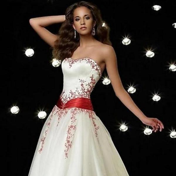 Бело-красное свадебное платье: новый взгляд на традиционный наряд невесты. Фото 14