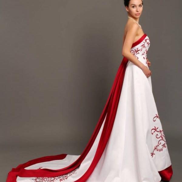 Бело-красное свадебное платье: новый взгляд на традиционный наряд невесты. Фото 18