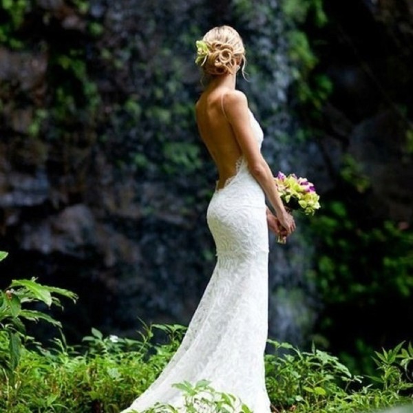 Соблазнительное свадебное платье с открытой спиной. Фото 13
