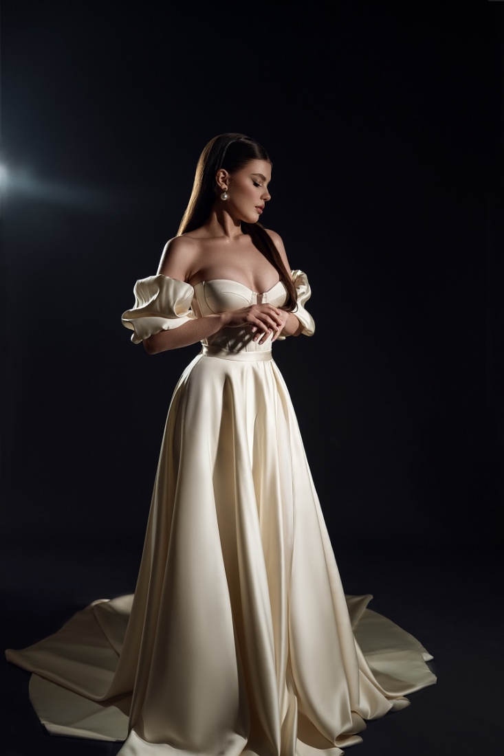 Свадебное платье Iris а-силуэт (принцесса) шампань, из атласа, длинное, в пол, подходит беременным, фото, коллекция 2024