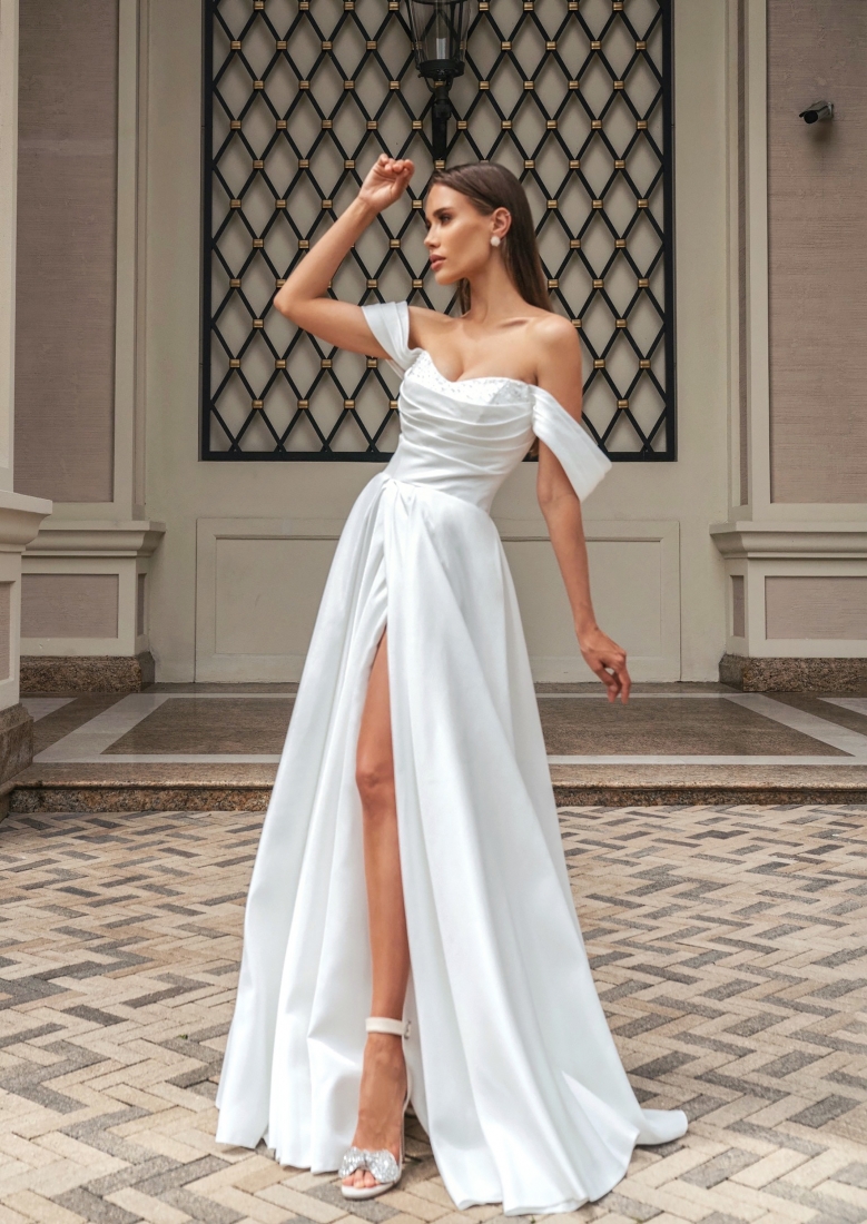 Свадебное платье Белла прямое шампань, из атласа, длинное, в пол, большого размера, фото, коллекция 2024
