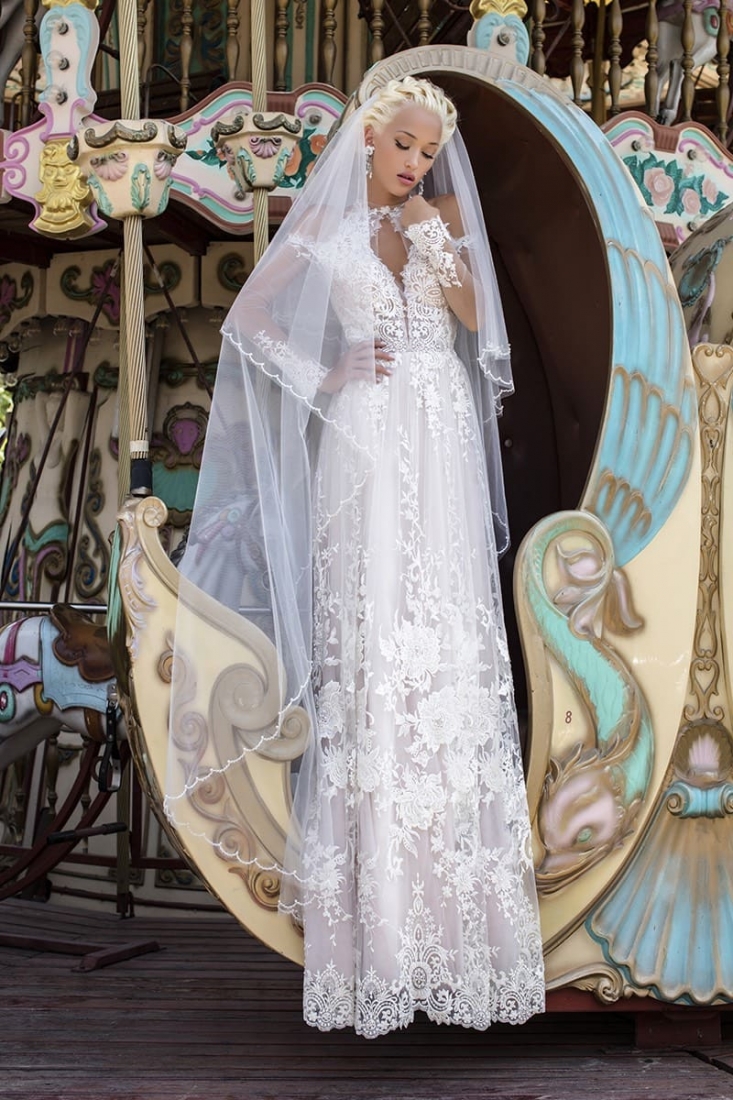 Свадебное платье Young Viola (Daria Karlozi) прямое айвори, закрытое, длинное, фото, коллекция 2019