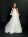 Закрытое свадебное платье с блеском