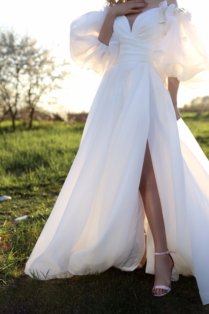 Свадебное платье Микания а-силуэт (принцесса) айвори, длинное, в пол, пышное, подходит беременным, фото, коллекция 2023