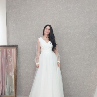 Стильное непышное свадебное платье купить в Минске