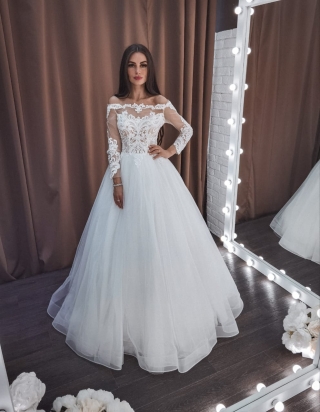 Закрытое свадебное платье с разрезом купить в Минске