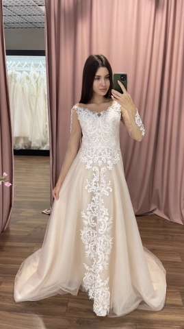 Кружевное свадебное платье со шлейфом купить в Минске