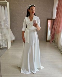 Стильное свадебное вечернее платье прямое белое, из атласа, закрытое, длинное, в пол, подходит беременным, большого размера, фото, коллекция 2022